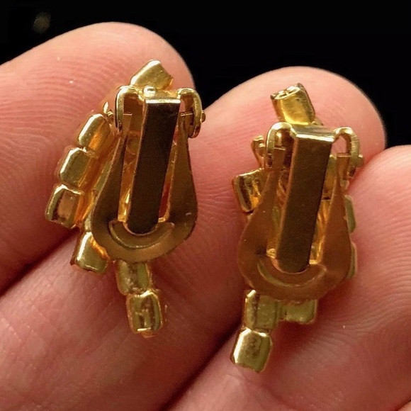 Vintage Red White & Blue Rhinestone Sparkle Patriotic Gold-tone Clip-on Earring - Picture 4 of 4